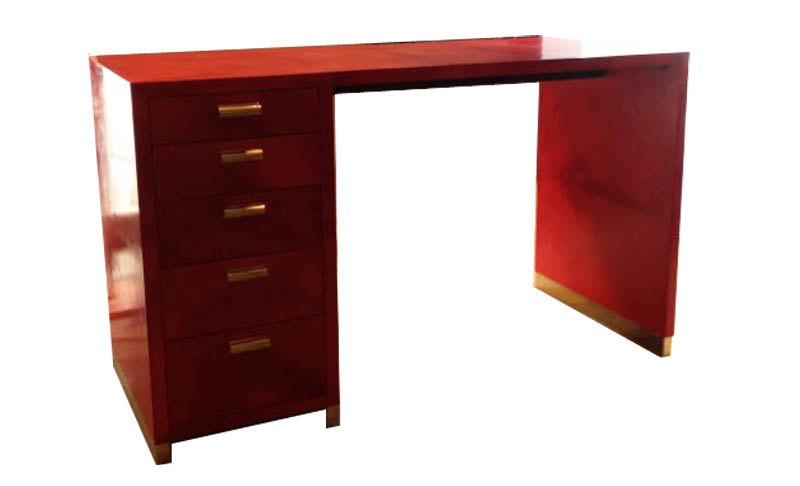 Scrittoio in pergamena rosso Red desk in parchment 
